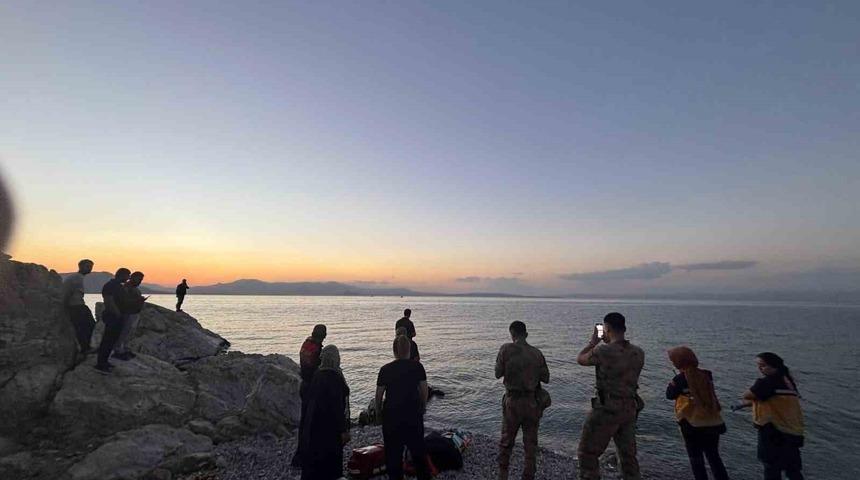 Yer: Bitlis! Kayalıklarda mahsur kalan gen&ccedil; kız kurtarıldı