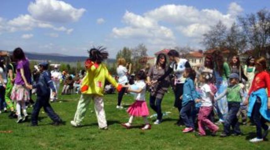 Dumlupınar &Uuml;niversitesi'nden &ccedil;ocuk festivali