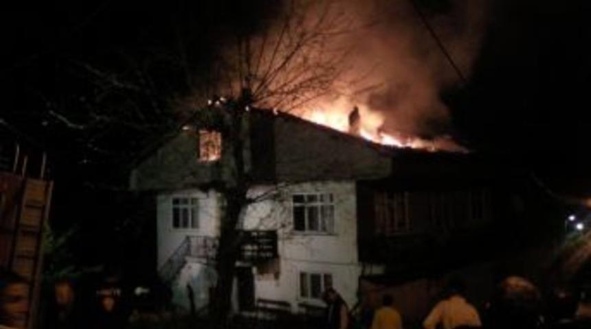 Bektaşlı Köyü'nde ev yangını