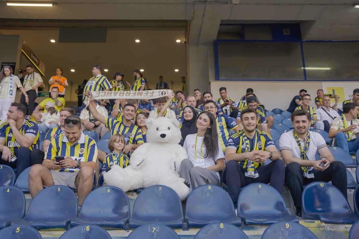 Dev derbide “İyilik Var” mesajı: “Sahada rekabet var iyilikte hepimiz aynı takımdayız” 7