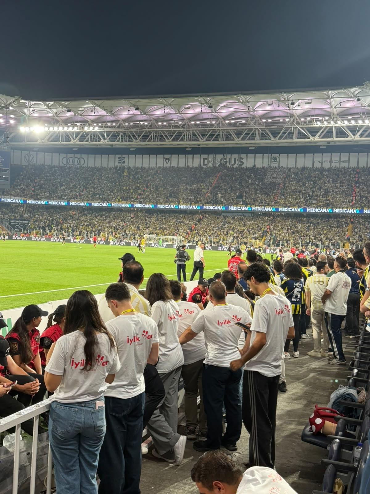Dev derbide “İyilik Var” mesajı: “Sahada rekabet var iyilikte hepimiz aynı takımdayız” 10