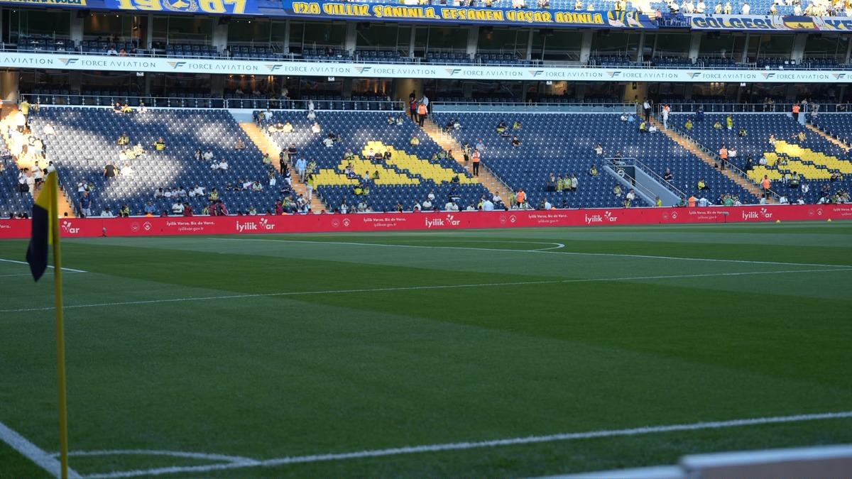 Dev derbide &ldquo;İyilik Var&rdquo; mesajı: &ldquo;Sahada rekabet var iyilikte hepimiz aynı takımdayız&rdquo; 12