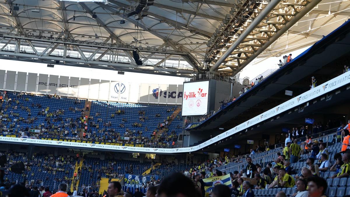 Dev derbide “İyilik Var” mesajı: “Sahada rekabet var iyilikte hepimiz aynı takımdayız” 13