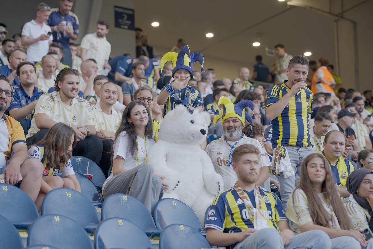 Dev derbide “İyilik Var” mesajı: “Sahada rekabet var iyilikte hepimiz aynı takımdayız” 18
