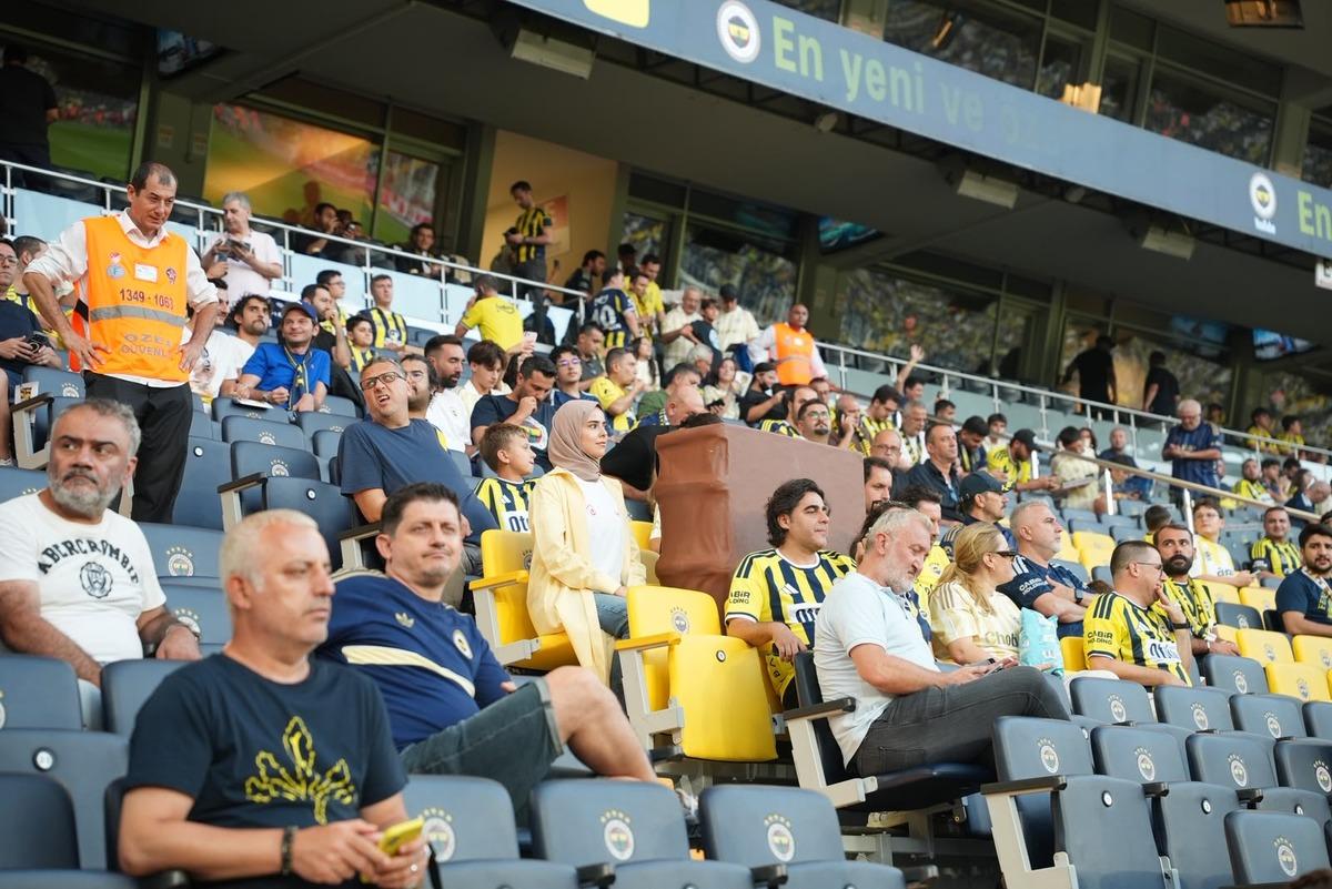 Dev derbide “İyilik Var” mesajı: “Sahada rekabet var iyilikte hepimiz aynı takımdayız” 21