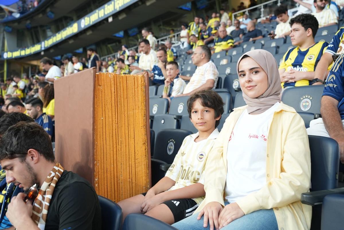Dev derbide “İyilik Var” mesajı: “Sahada rekabet var iyilikte hepimiz aynı takımdayız” 22