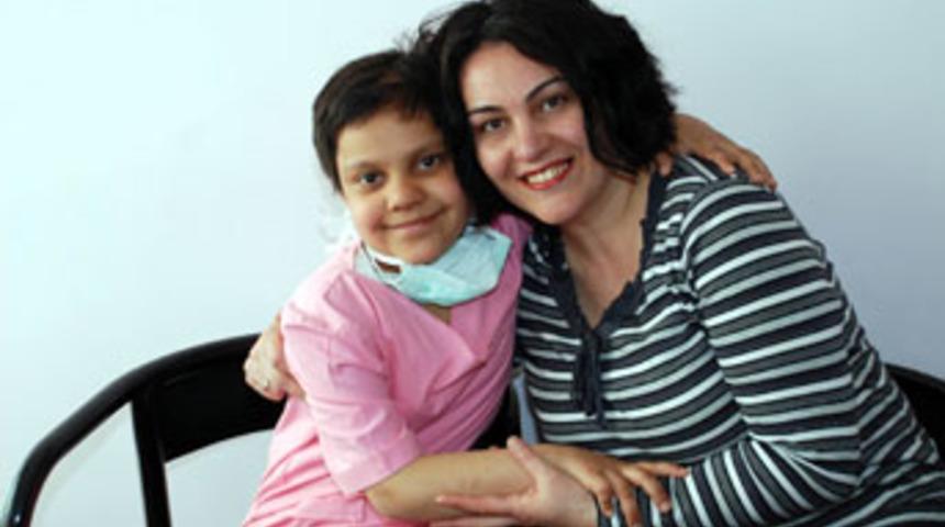 L&ouml;semi hastası k&uuml;&ccedil;&uuml;k kızın dramı