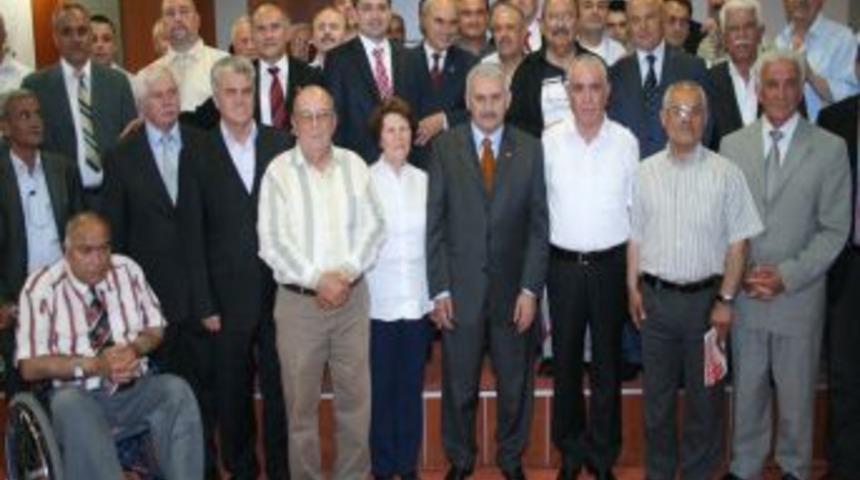 İzmir'de 100 ANAP&rsquo;lı, AK Parti&rsquo;ye katıldı