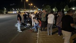 Kontrolden &ccedil;ıkan otomobil park halindeki araca &ccedil;arptı: 5 yaralı