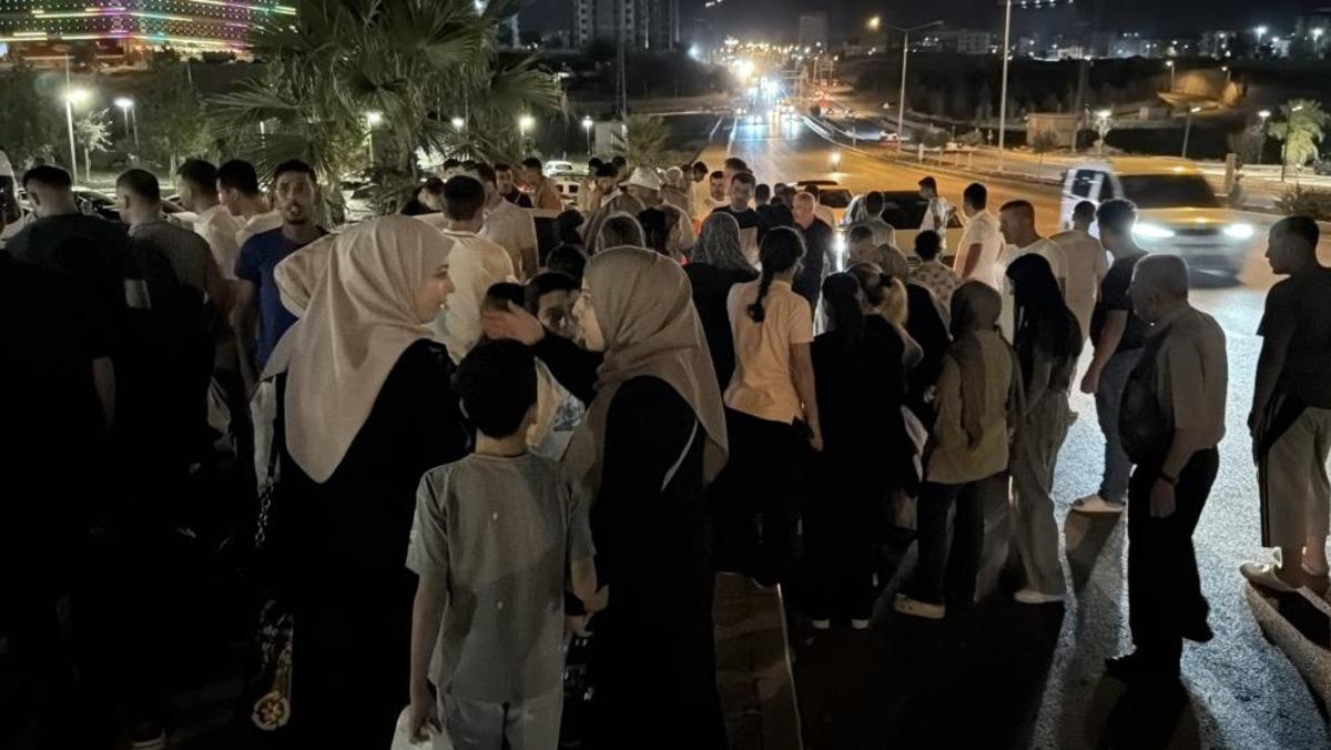 Kontrolden çıkan otomobil park halindeki araca çarptı: 5 yaralı 2