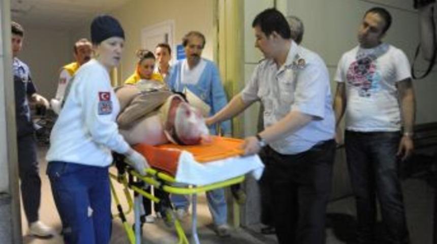 Takla atan otomobilde 1'i polis, 2 kişi &ouml;ld&uuml;