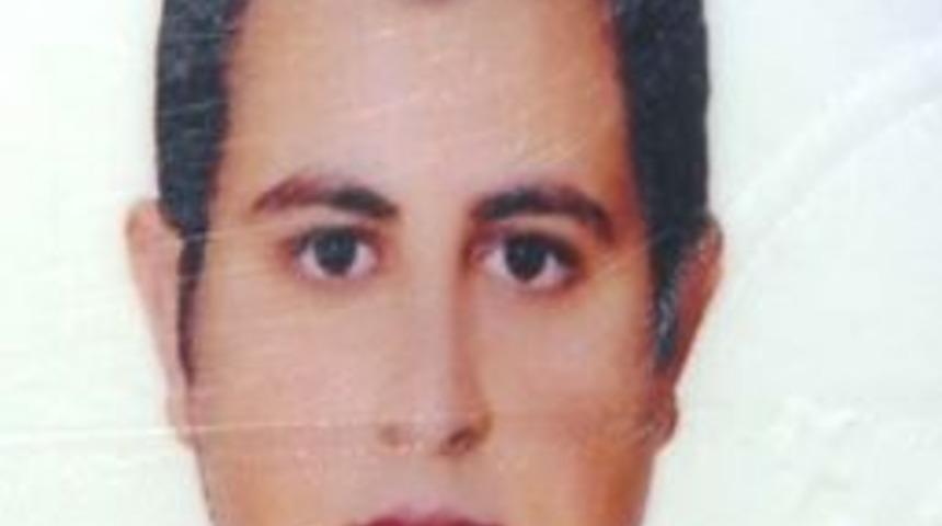 Ağaca &ccedil;arpan otomobilin s&uuml;r&uuml;c&uuml;s&uuml; &ouml;ld&uuml;