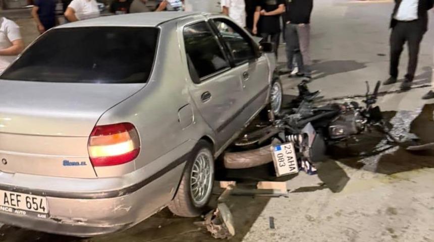 Elazığ'da otomobil ile motosiklet &ccedil;arpıştı: 1 yaralı