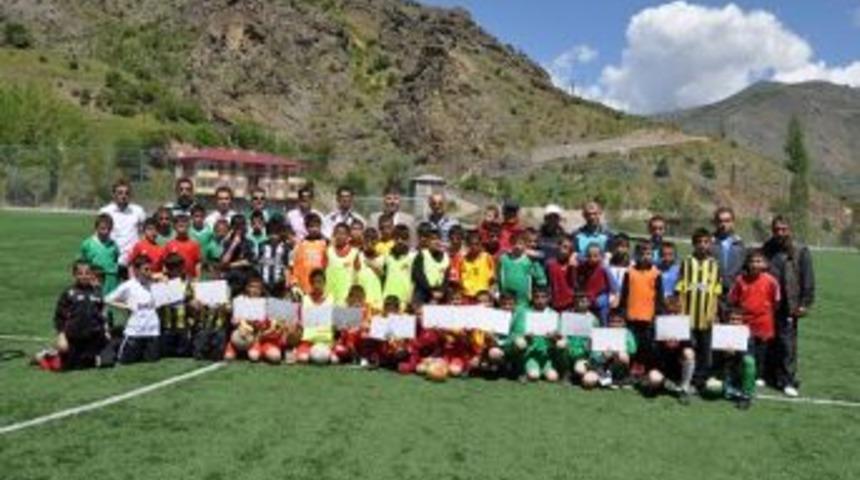 Minik futbol şenliği yapıldı