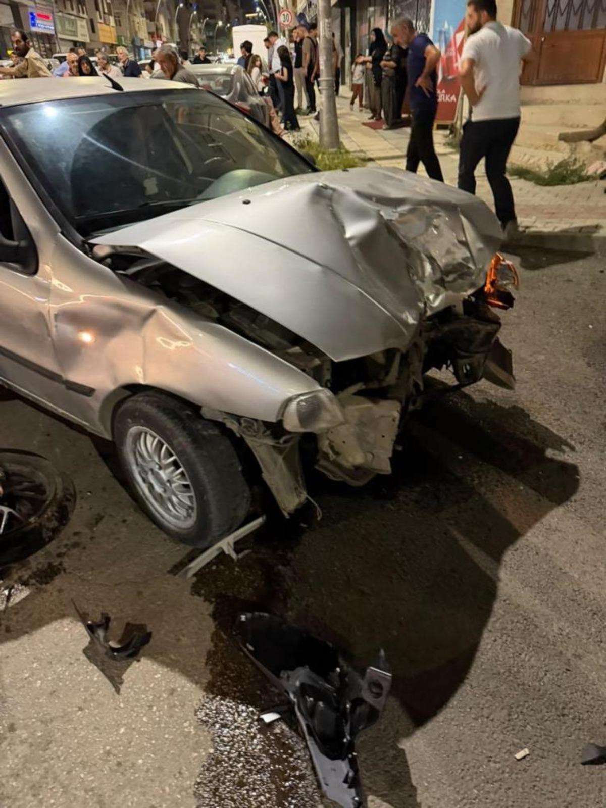 Elazığ da otomobil ile motosiklet çarpıştı: 1 yaralı 1