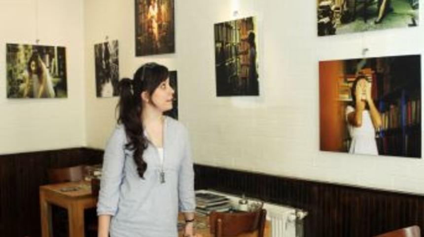 Gen&ccedil; fotoğraf sanat&ccedil;ısı Baygut ilk sergisini a&ccedil;tı