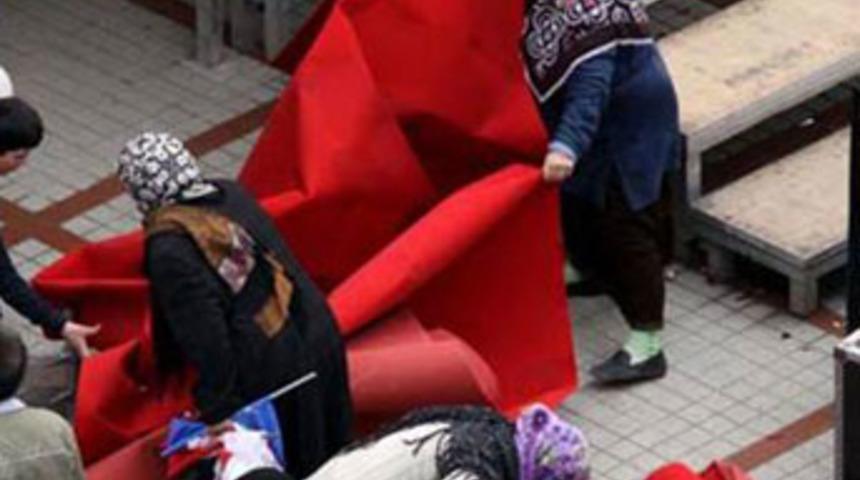 Vatandaşların kırmız halı merakı