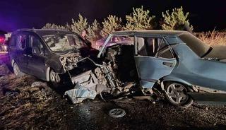 Yozgat'ta otomobil ve hafif ticari ara&ccedil; &ccedil;arpıştı! 1 &ouml;l&uuml;, 2 yaralı
