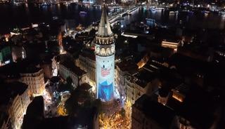 Dezenformasyonla m&uuml;cadele mesajları Galata Kulesi&rsquo;ne yansıtıldı