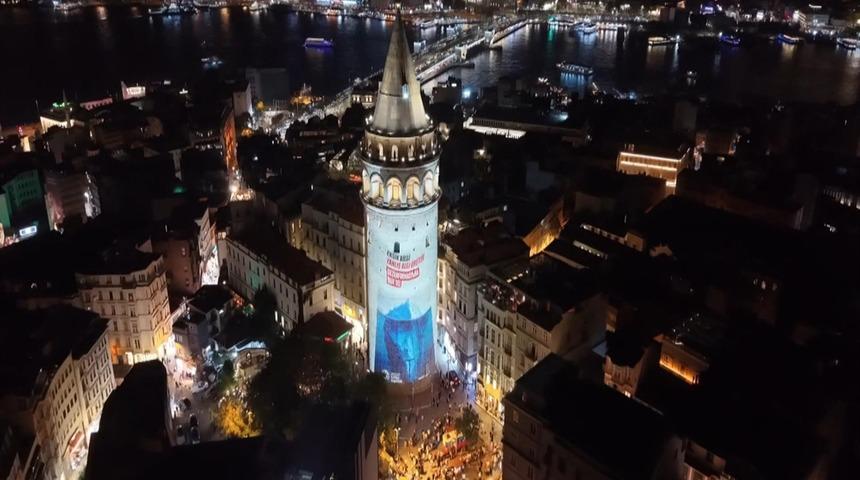Dezenformasyonla m&uuml;cadele mesajları Galata Kulesi&rsquo;ne yansıtıldı