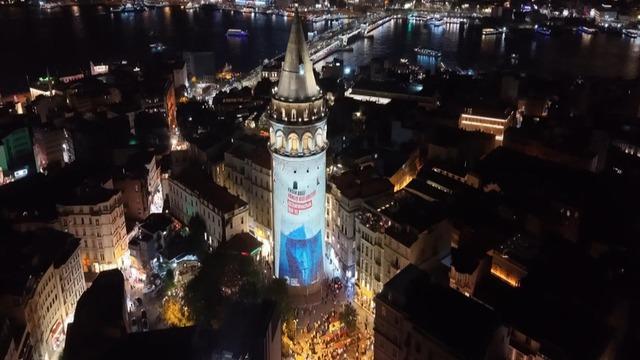 Dezenformasyonla mücadele mesajları Galata Kulesi’ne yansıtıldı