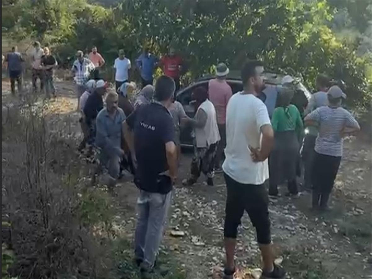 Devrilen traktörün altında kalarak yaşamını yitirdi 1