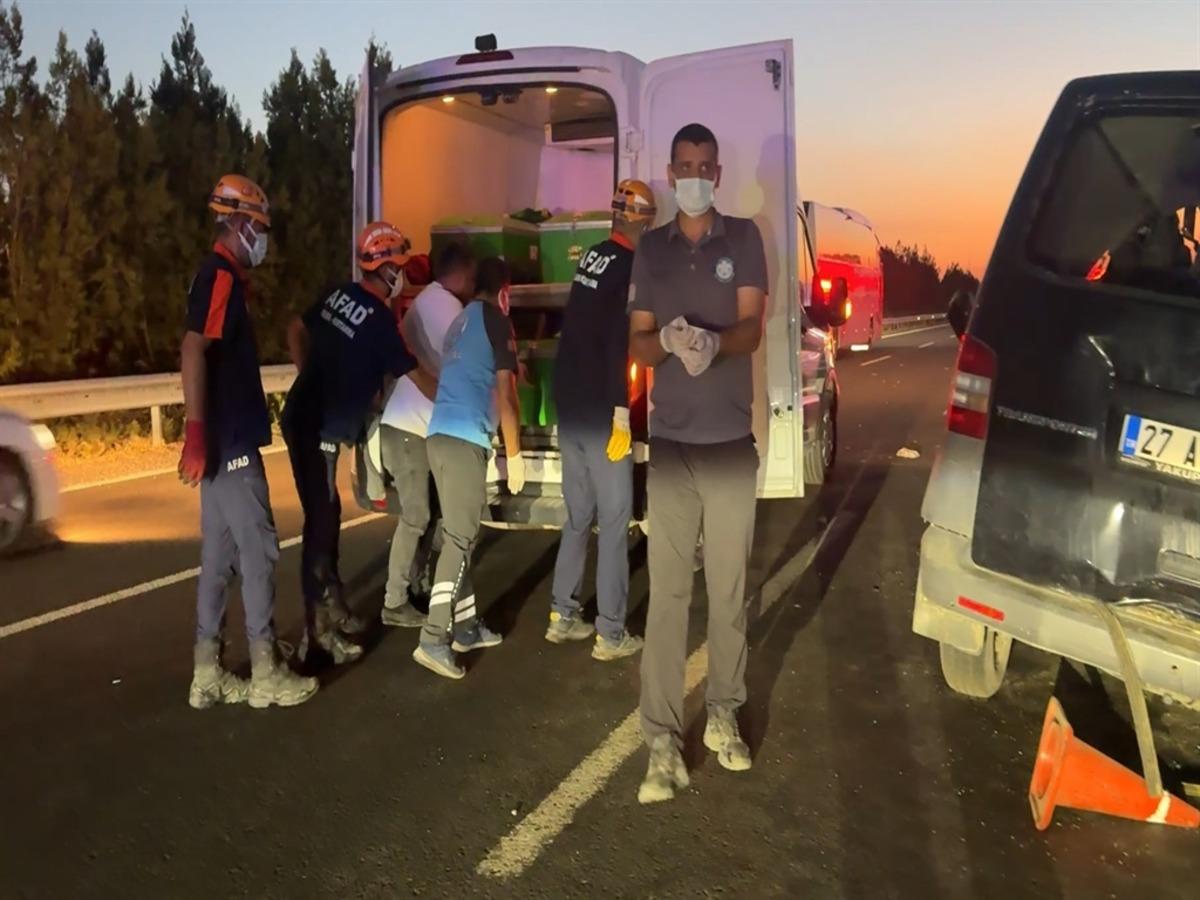Şanlıurfa’da minibüs, TIR’a arkadan çarptı: 2 ölü, 2 ağır yaralı 3