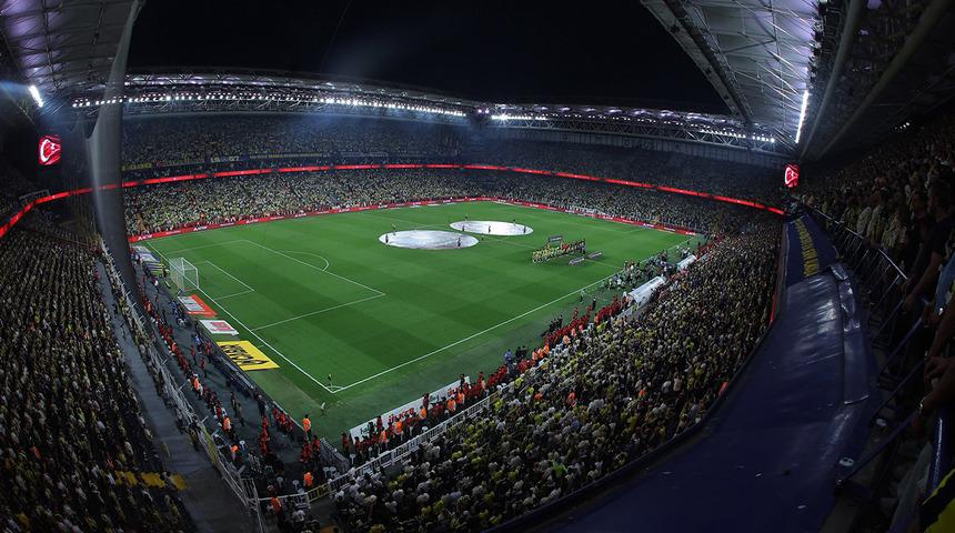 Fenerbah&ccedil;e-Beşiktaş derbisinde acı olay! Taraftar hayatını kaybetti
