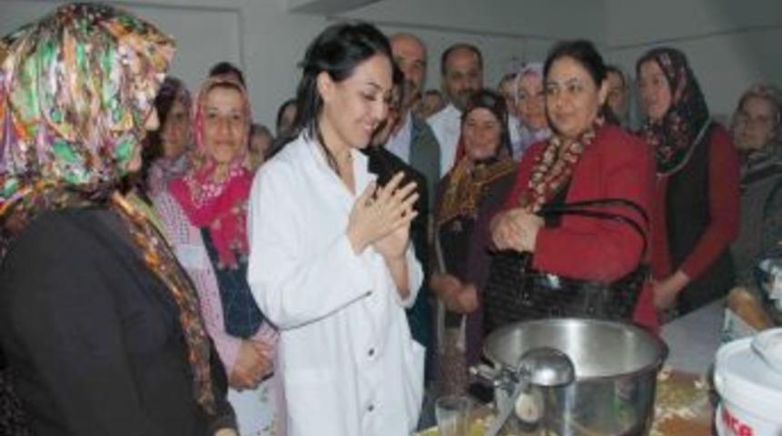 K&ouml;yl&uuml; kadınlar, 15 TL &uuml;cretle peynircilik kursuna katılıyor