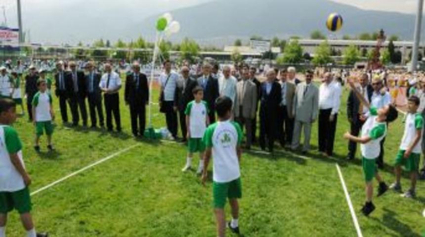 200 ilk&ouml;ğretim okulundan 2 bin 500 minik spor şenliğinde buluştu
