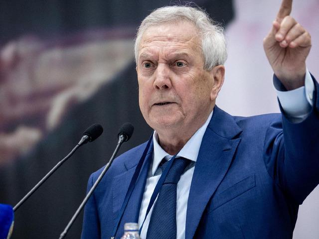 Aziz Yıldırım Beşiktaş ma&ccedil;ı sonrası ateş p&uuml;sk&uuml;rd&uuml;! "Dayak yiyen hakeme, hakemlik yaptırırsanız..."