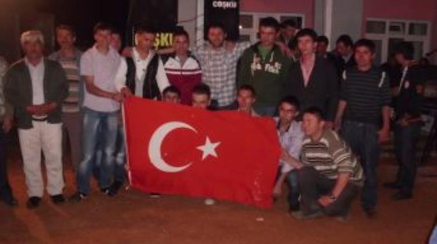 Askere gidecek geçler için eğlence düzenlendi