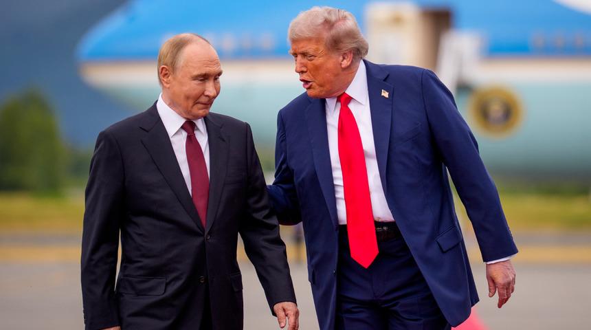 Kritik g&ouml;r&uuml;şme sonrası Kremlin'den ilk a&ccedil;ıklama: "Putin ve Trump iletişimde kalacakları konusunda anlaştı"