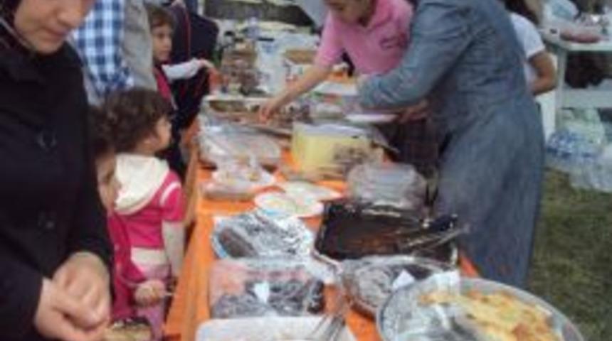 &Uuml;niversite &ouml;ğrencileri ev yemeği hasretini kermeslerde gideriyor