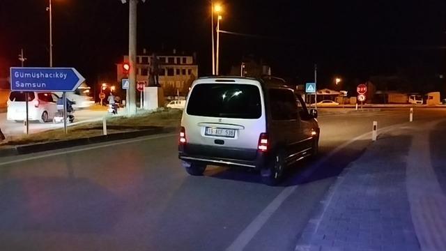 Otomobil ile elektrikli motosiklet çarpıştı: 3 yaralı 4