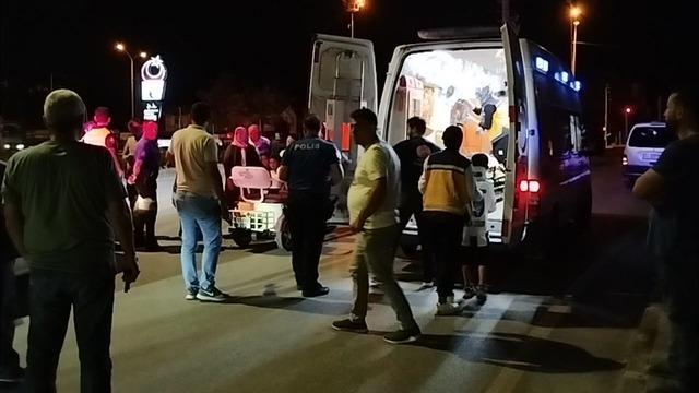 Otomobil ile elektrikli motosiklet çarpıştı: 3 yaralı 2