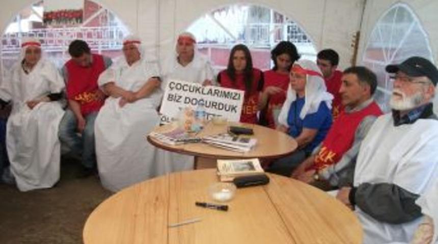 TAYAD&rsquo;lılar dan kefenli a&ccedil;lık grevi