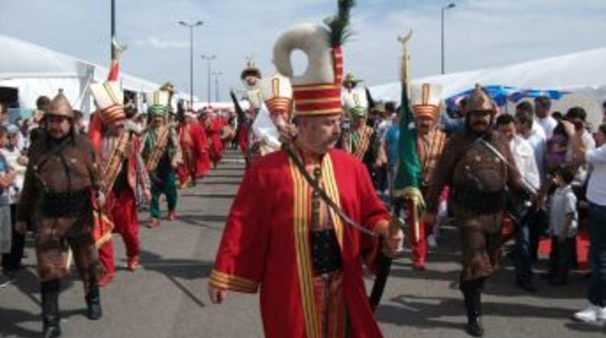 Bursa Mehter Takımı, Fransa sokaklarını inletti