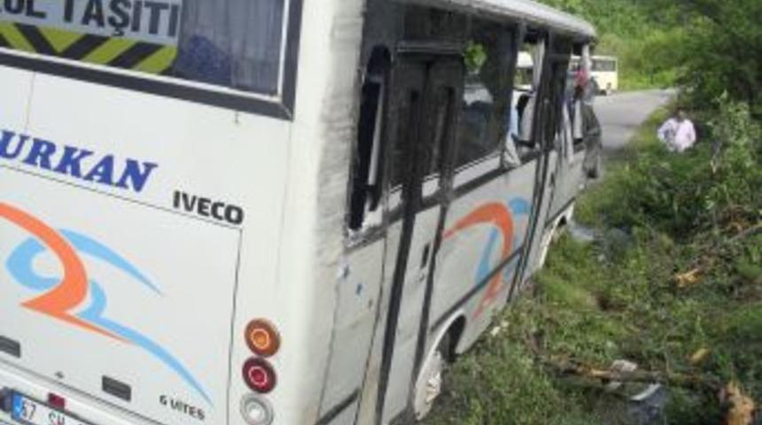 Yolcu otob&uuml;s&uuml;n&uuml;n freni patladı: 6 yaralı