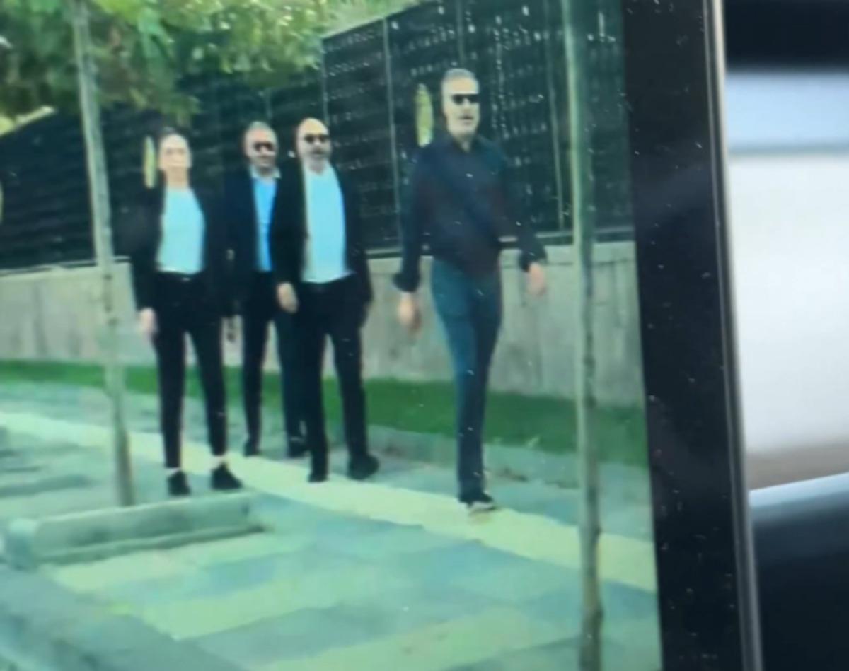 Hakan Fidan s&uuml;rprizi! Kaldırımda y&uuml;r&uuml;rken denk geldi 1