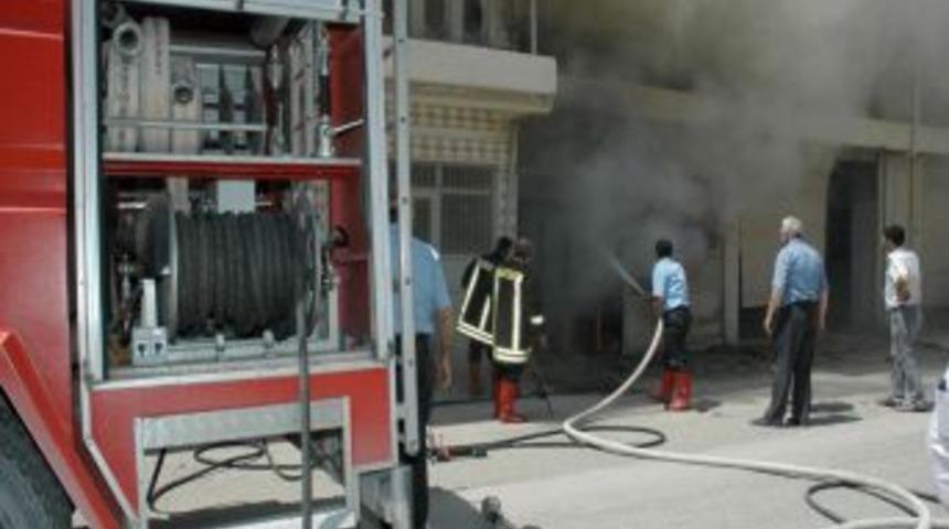 Osmaniye&rsquo;deki depo yangını korkuttu