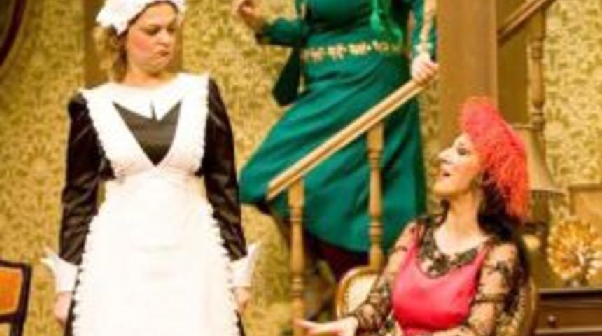 Nihal T&uuml;rksever&rsquo;e en iyi komedyen kadın oyuncu &ouml;d&uuml;l&uuml;