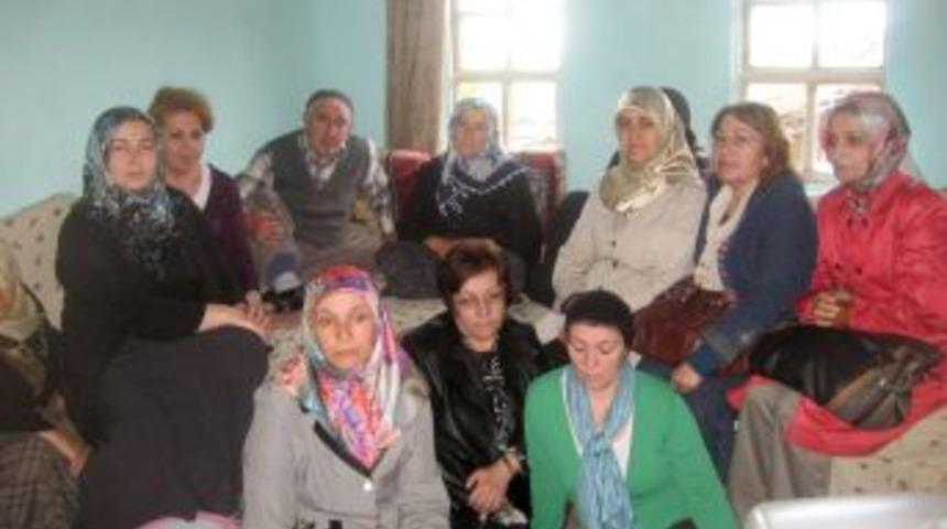 AK Partili hanımlar, şehit polis Recep Şahin&rsquo;in ailesini ziyaret etti