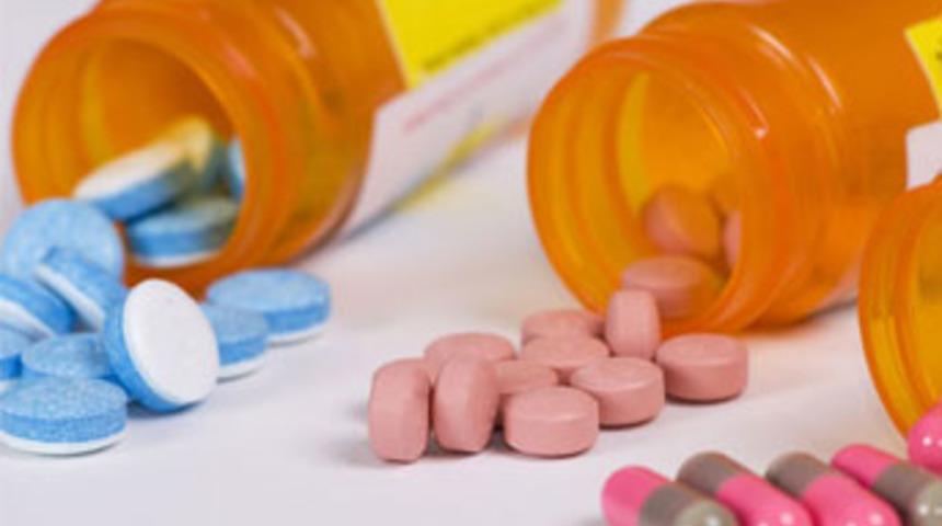 Şeker sanıp hap yediler