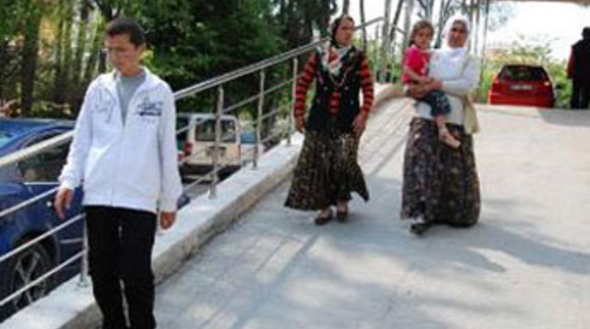 Nişanda oynayanların üzerine ateş açtı