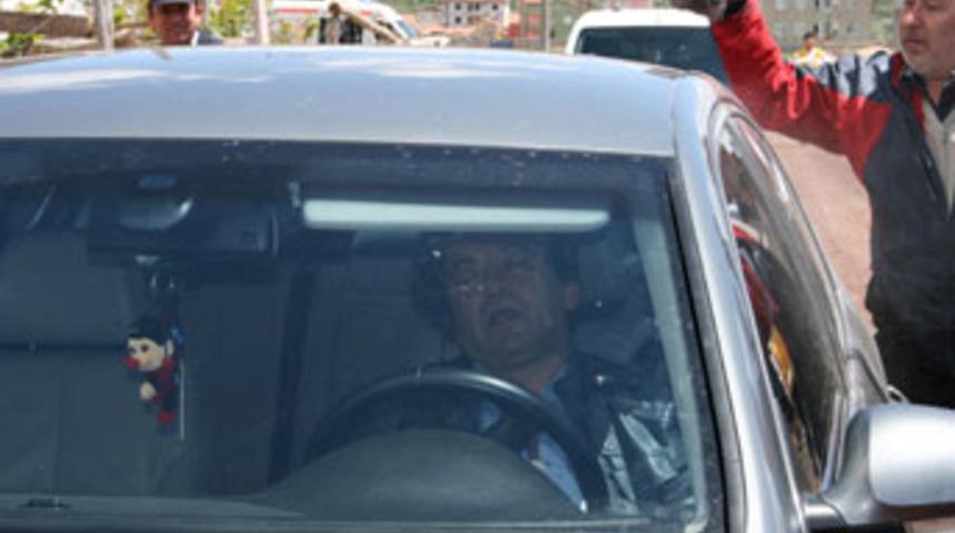 Otomobilde başına sıktı