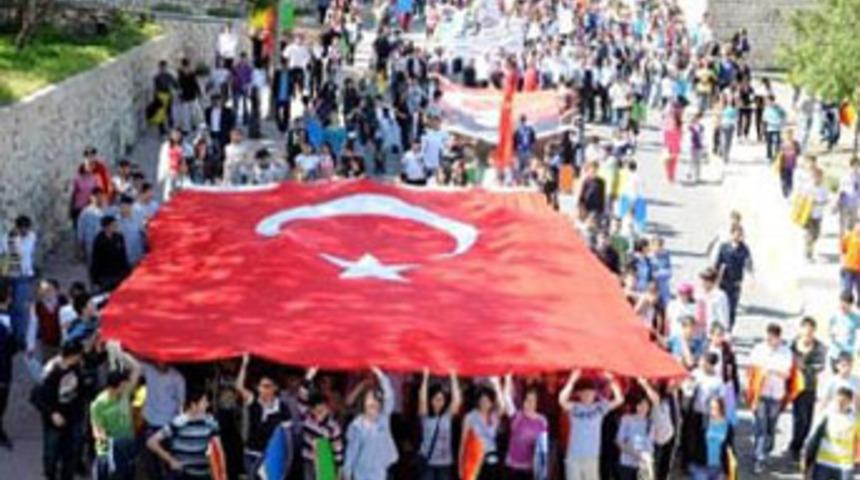 Mardin'de 'Ata'ya saygı' yürüyüşü