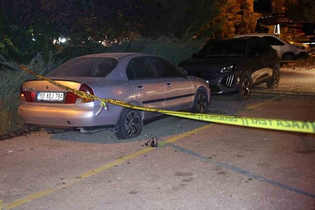 Polisin ş&uuml;phe &uuml;zerine durdurduğu ara&ccedil;tan cinayet ş&uuml;phelileri &ccedil;ıktı 6