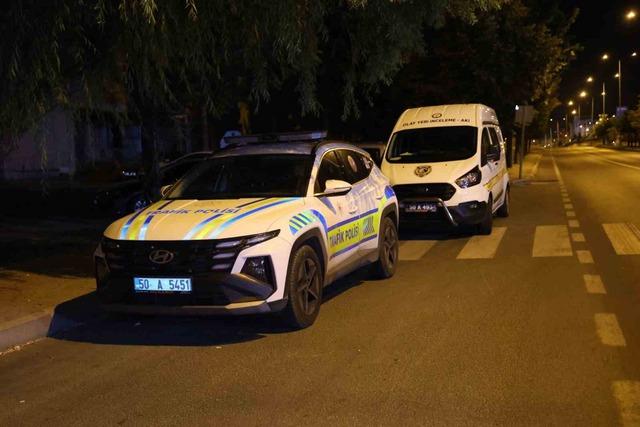 Polisin ş&uuml;phe &uuml;zerine durdurduğu ara&ccedil;tan cinayet ş&uuml;phelileri &ccedil;ıktı 3