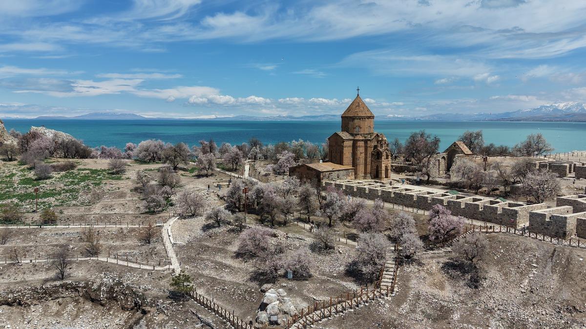 1100 yıllık tarih: Yılda sadece bir kez ibadete açılıyor! 2